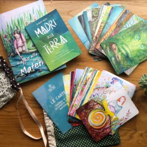 Super bundle: libro + due mazzi di carte!